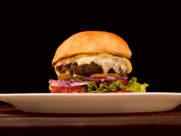 Hambúrguer de Costela com Cebola Caramelizada